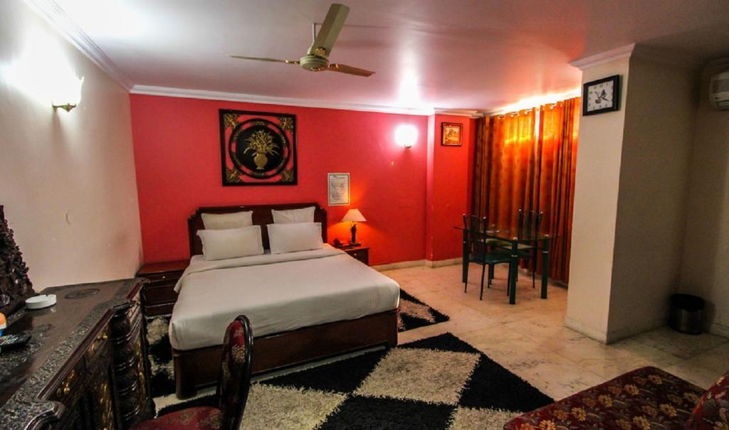 Hotel Pigeon International Bengaluru Szoba fotó