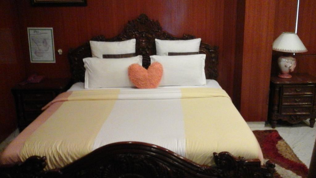 Hotel Pigeon International Bengaluru Szoba fotó